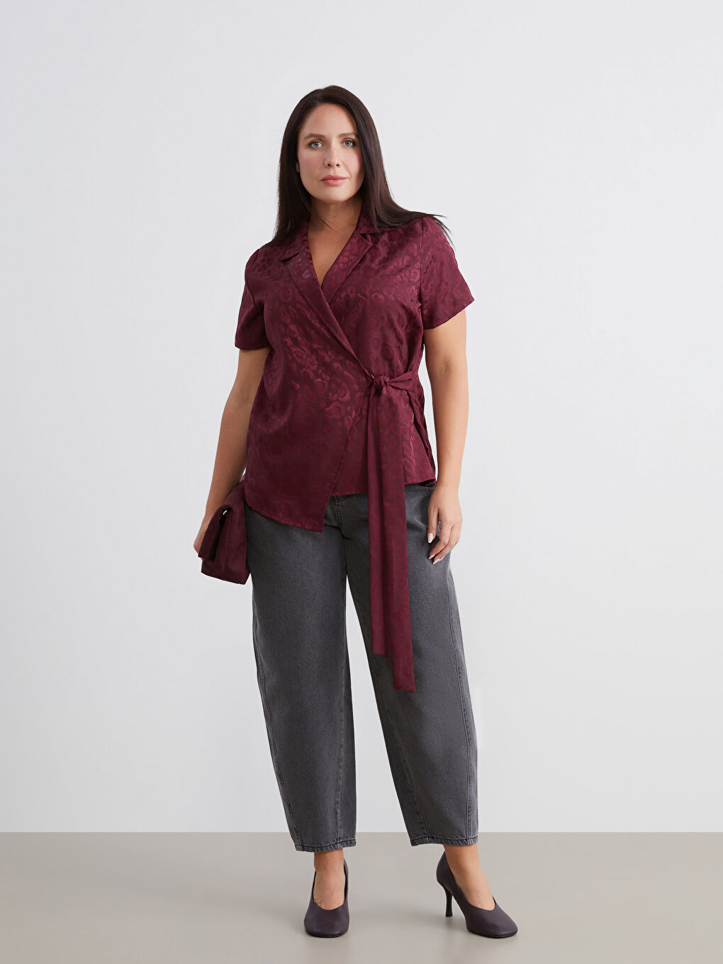 Bordo Büyük Beden Kruvaze Yaka Desenli Saten Bluz-1