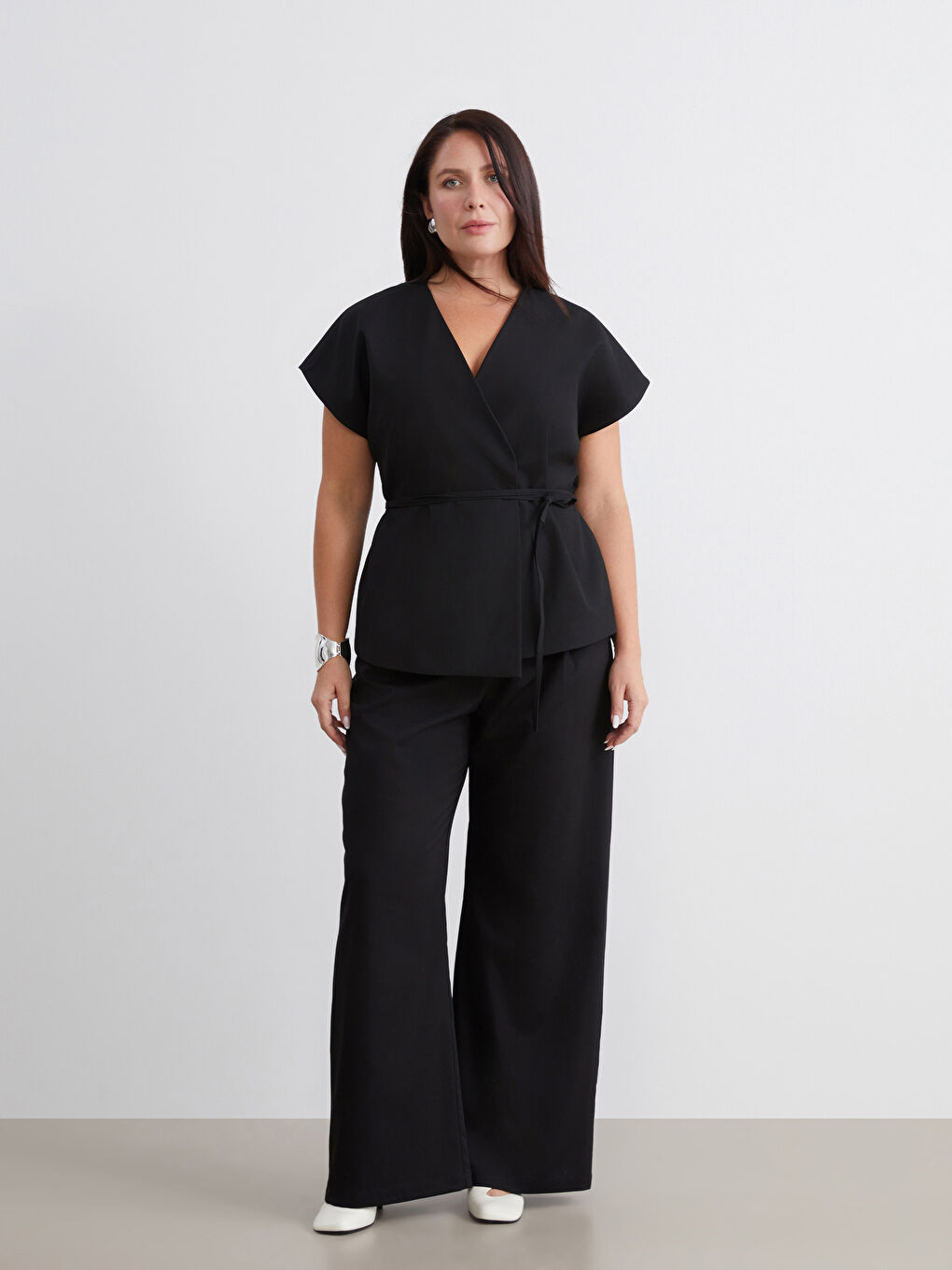 Siyah Büyük Beden Kruvaze Yaka Kuşaklı Bluz-1