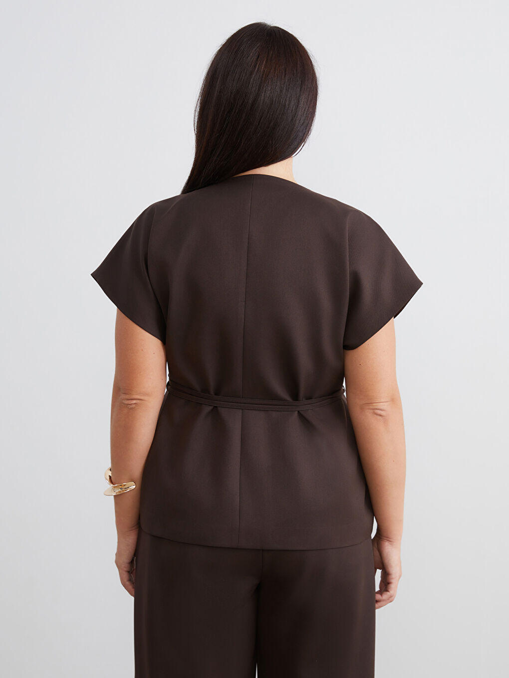 Kahverengi Büyük Beden Kruvaze Yaka Kuşaklı Bluz-3