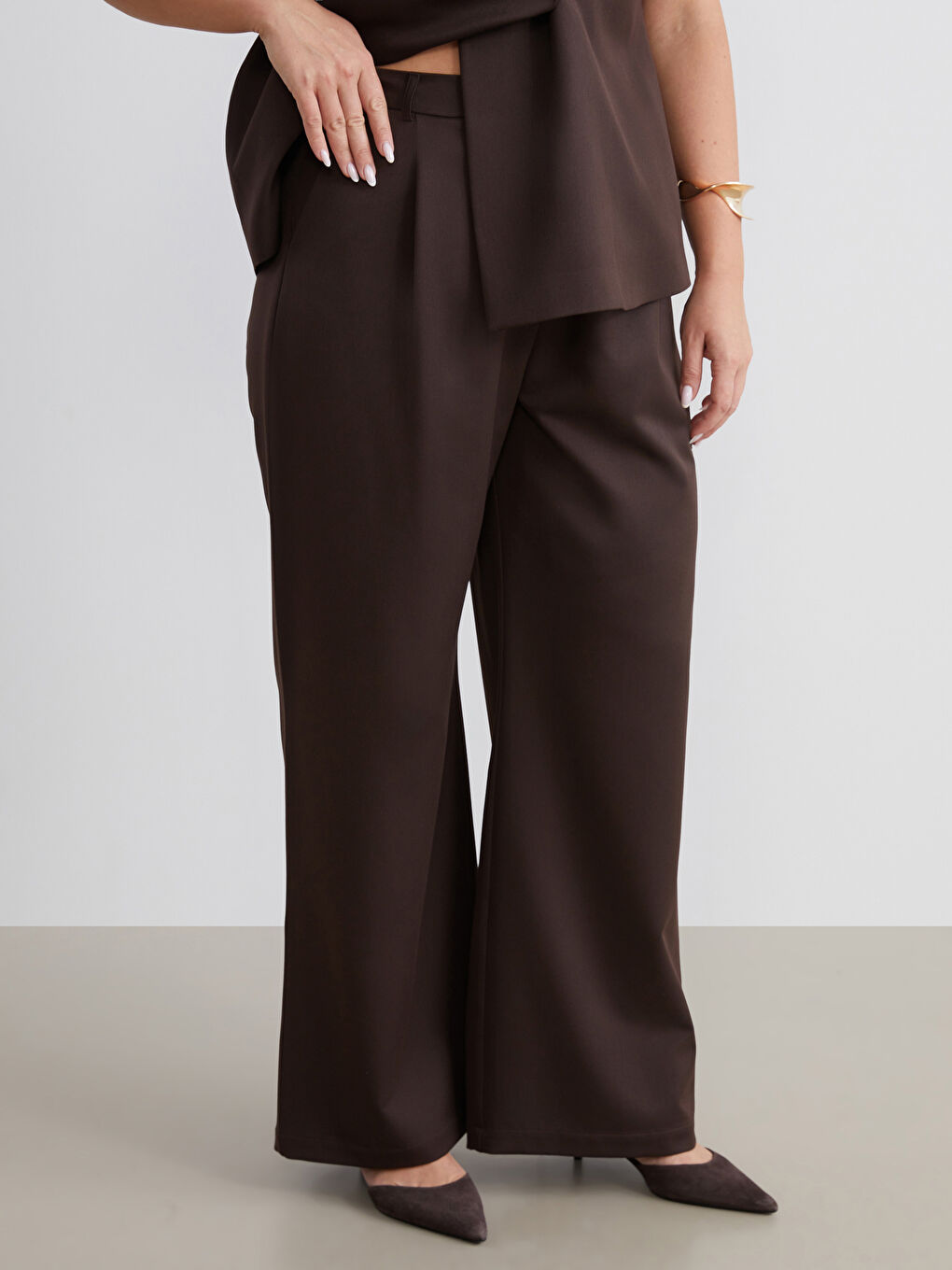 Kahverengi Büyük Beden Loose Fit Kadın Pileli Pantolon-1