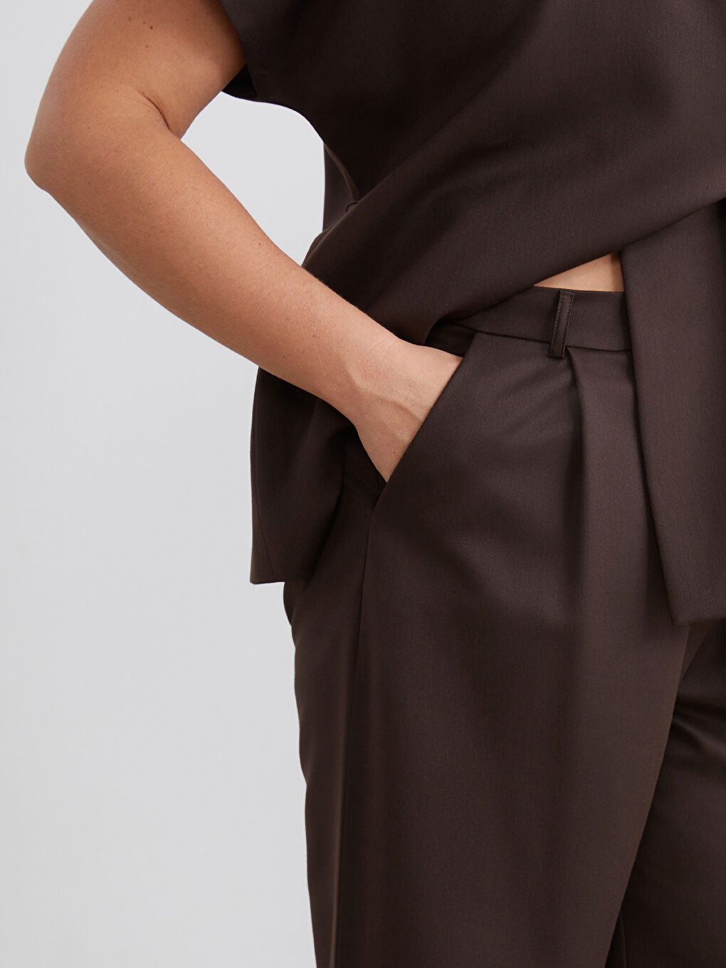 Kahverengi Büyük Beden Loose Fit Kadın Pileli Pantolon-2