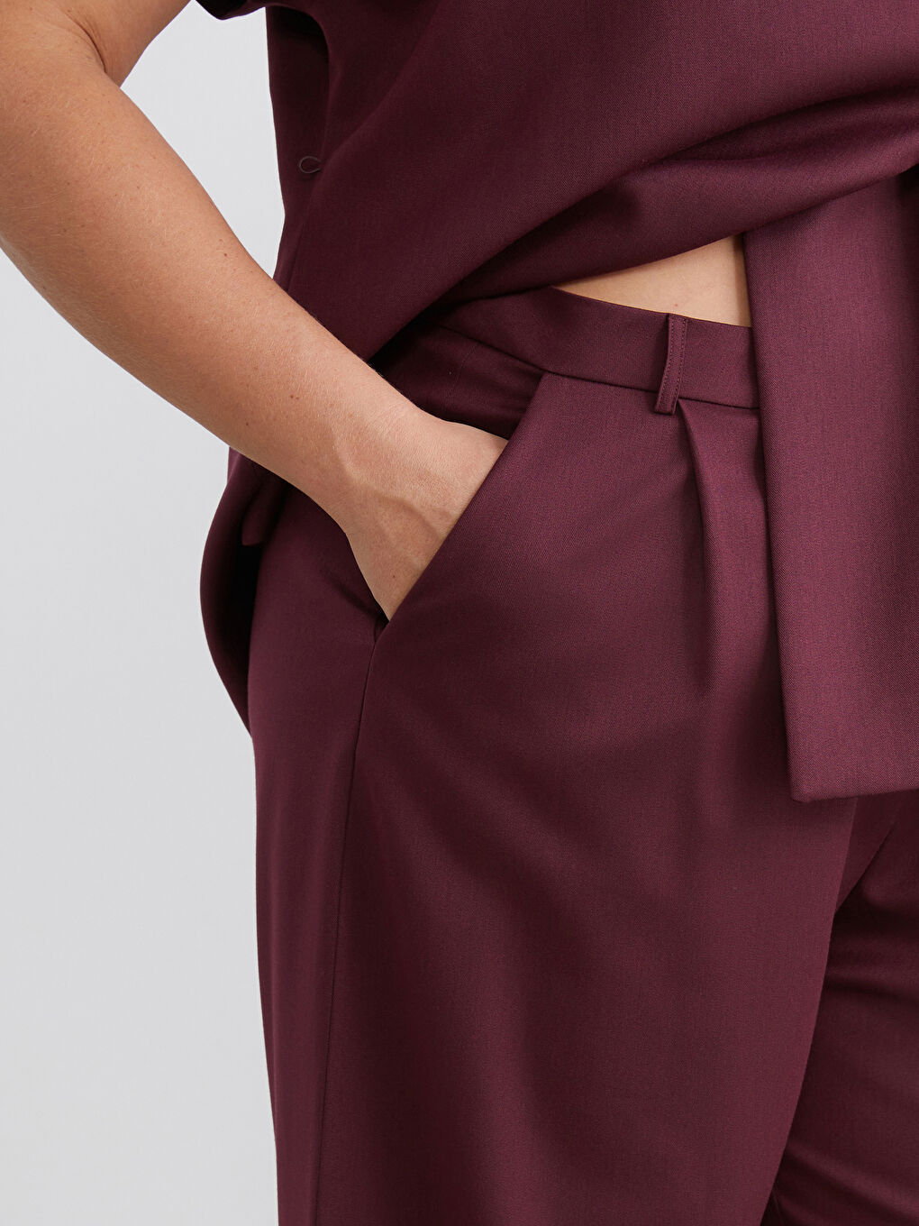 Bordo Büyük Beden Loose Fit Kadın Pileli Pantolon-2