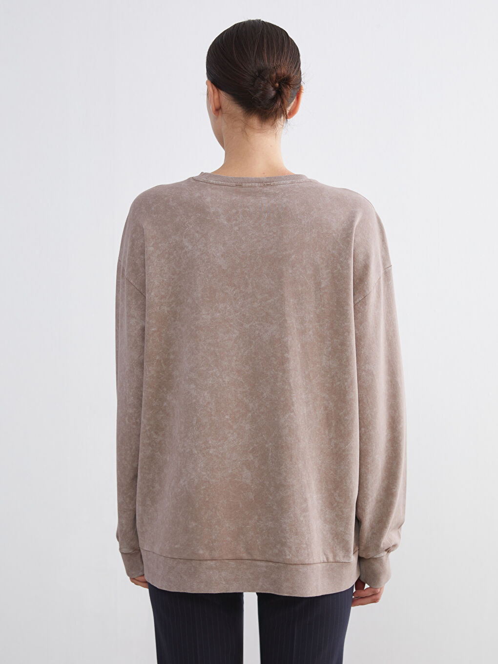 Kahverengi Bisiklet Yaka Taşlı Kadın Sweatshirt-3