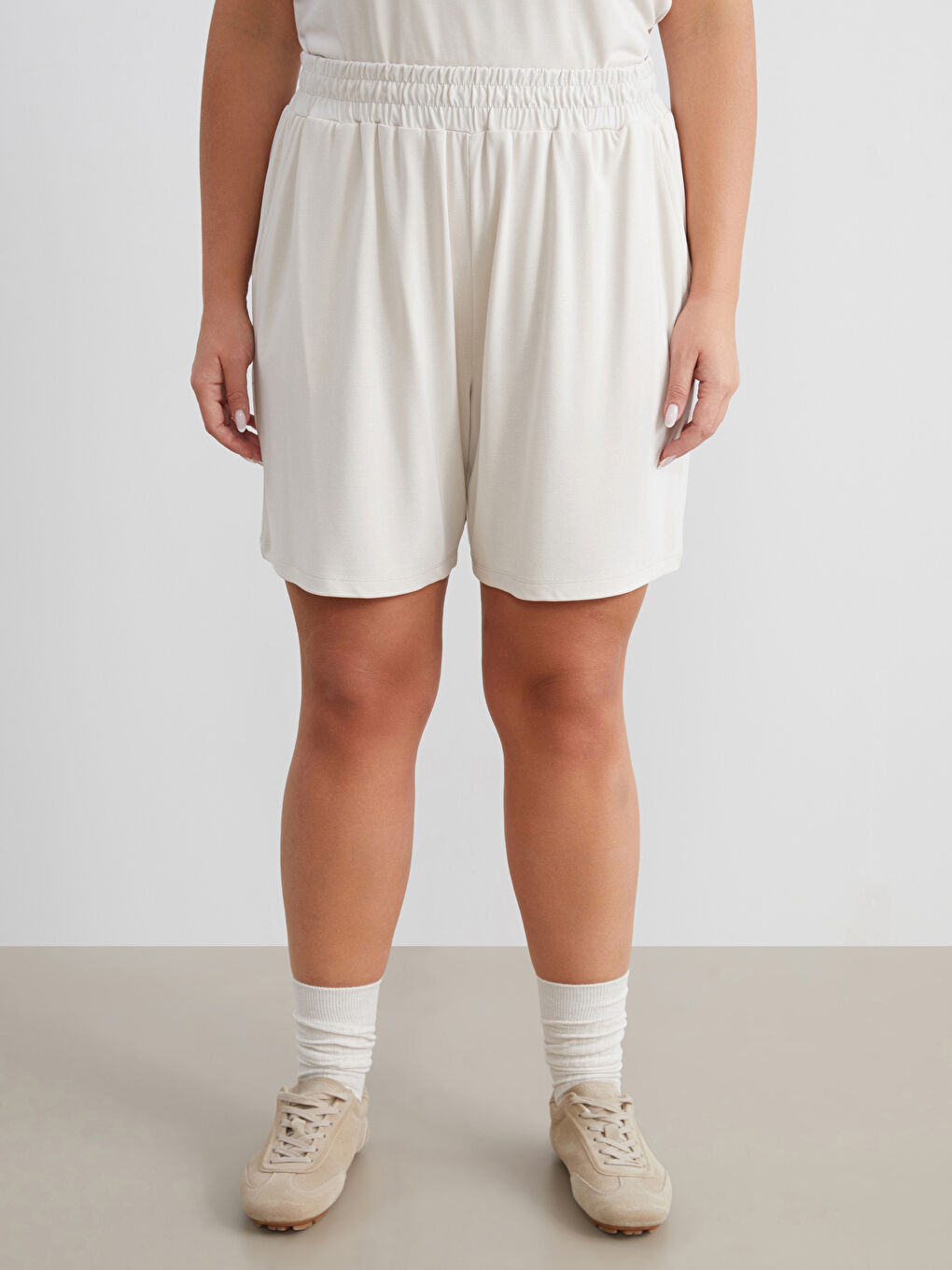 Bej Beli Lastikli Modal Karışımlı Kadın Şort-1