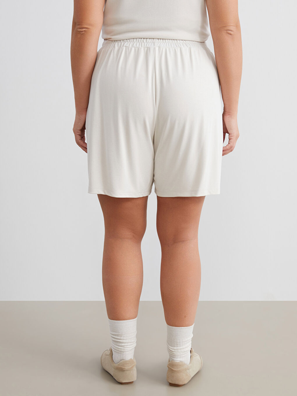 Bej Beli Lastikli Modal Karışımlı Kadın Şort-3