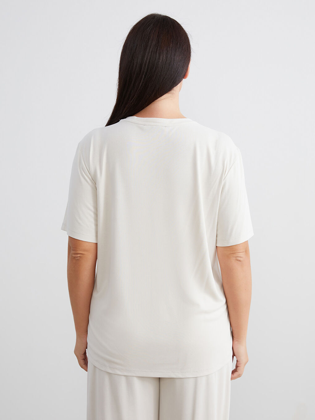 Bej Büyük Beden V Yaka Modal Karışımlı Kadın Tişört-3