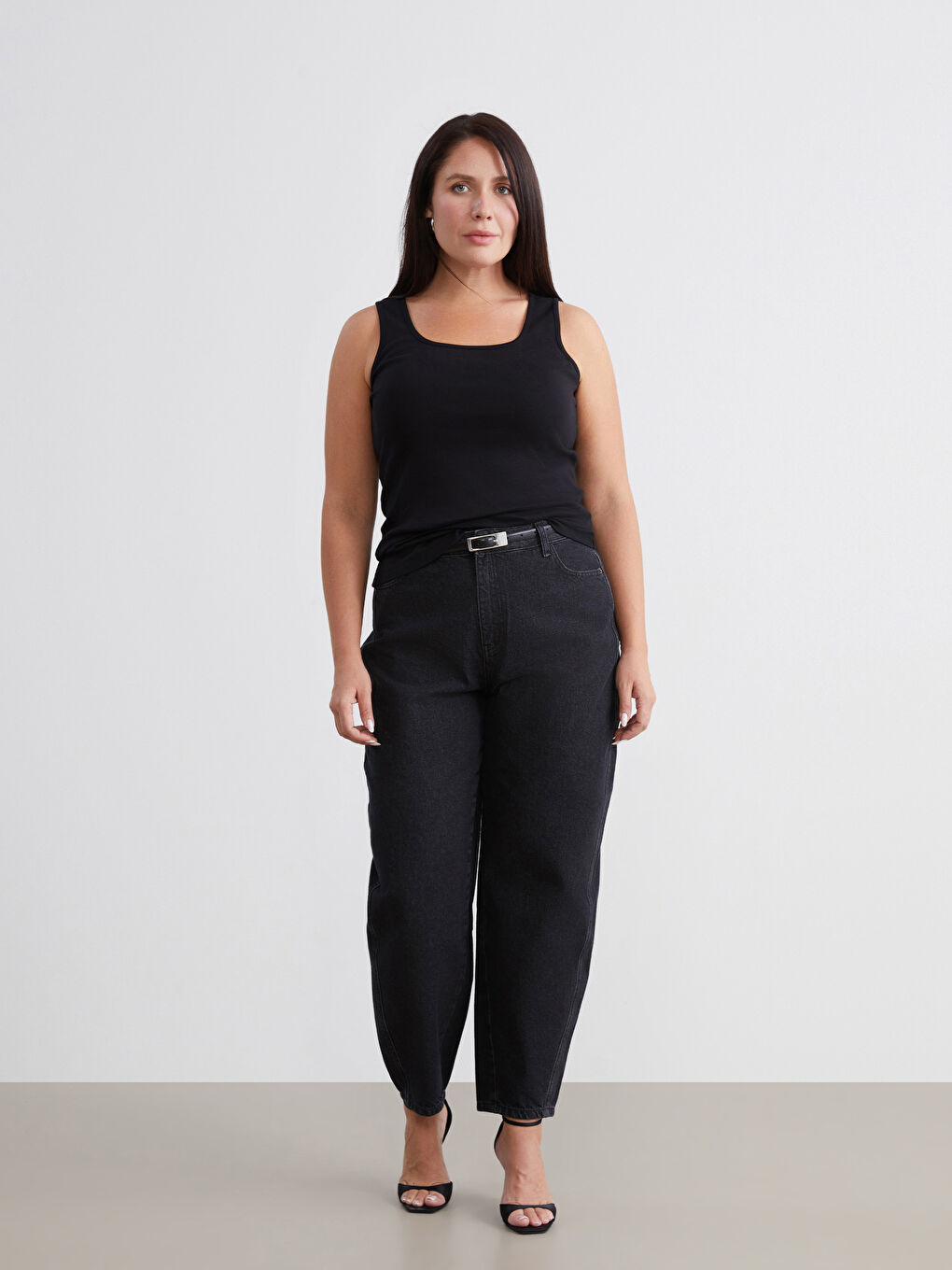 Siyah Büyük Beden U Yaka Kadın Atlet-1