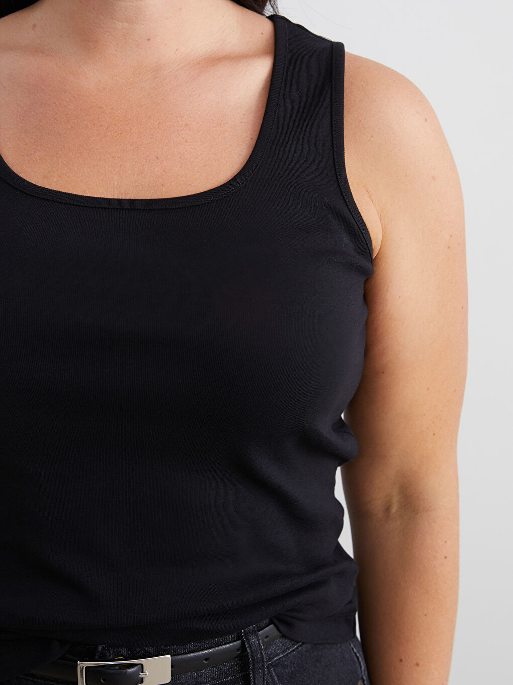 Siyah Büyük Beden U Yaka Kadın Atlet-2