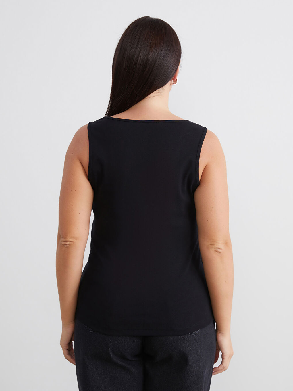 Siyah Büyük Beden U Yaka Kadın Atlet-3