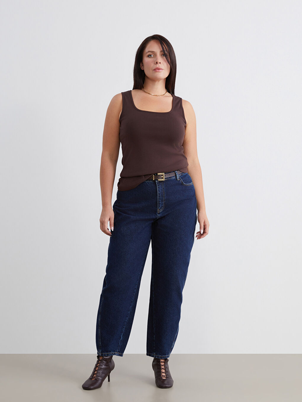 Kahverengi Büyük Beden U Yaka Kadın Atlet-1