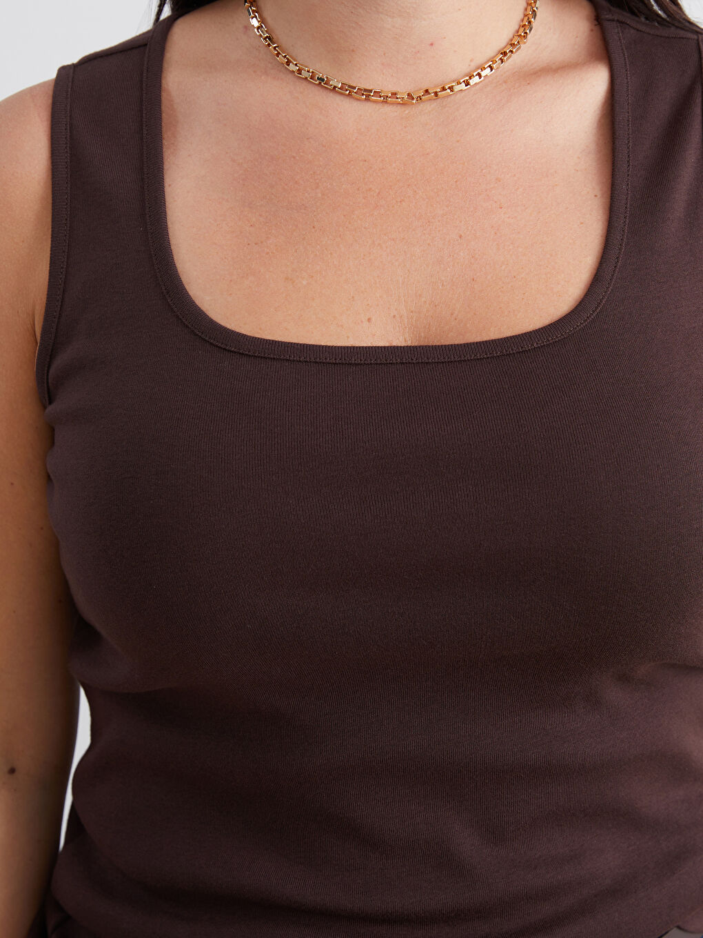 Kahverengi Büyük Beden U Yaka Kadın Atlet-2