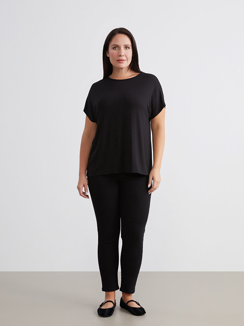 Siyah Büyük Beden Bisiklet Yaka Oversize Kadın Tişört-1