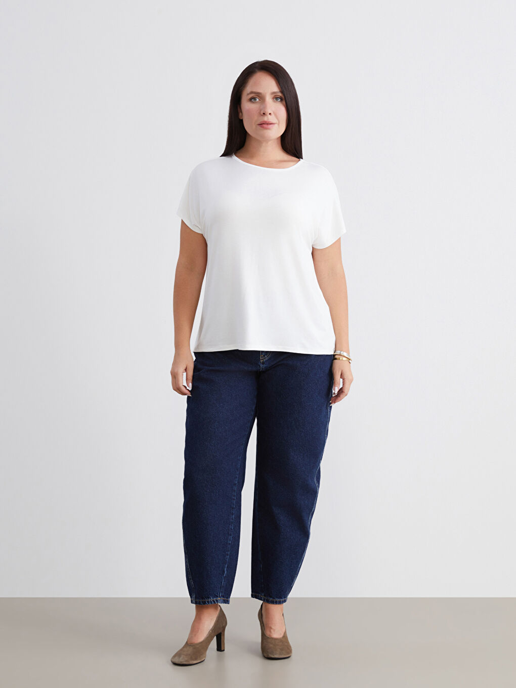 Beyaz Büyük Beden Bisiklet Yaka Oversize Kadın Tişört-1