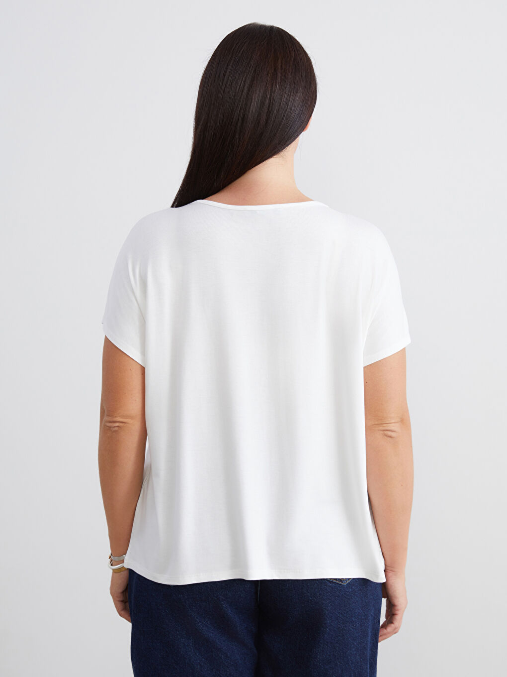 Beyaz Büyük Beden Bisiklet Yaka Oversize Kadın Tişört-3