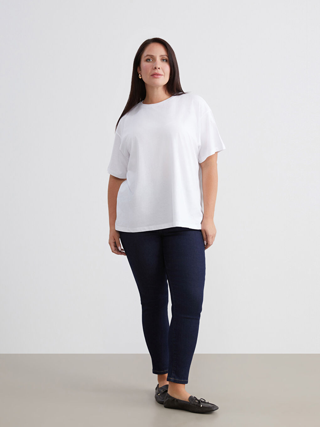 Beyaz Büyük Beden Bisiklet Yaka Oversize Kadın Tişört-1