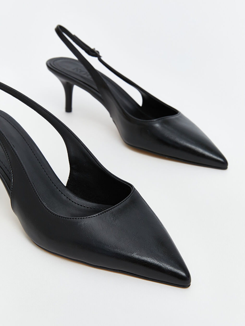 Siyah Sivri Burun Kadın Topuklu Ayakkabı-2