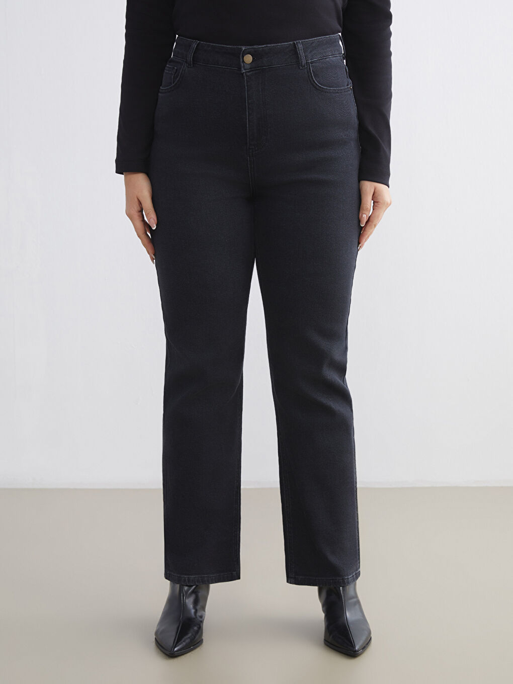 Siyah Büyük Beden Straight Fit Kadın Jean Pantolon-1