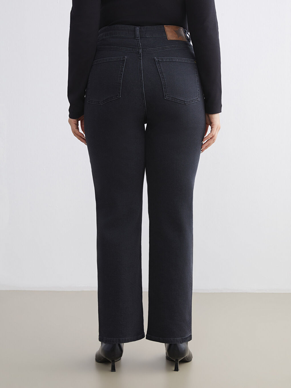 Siyah Büyük Beden Straight Fit Kadın Jean Pantolon-4
