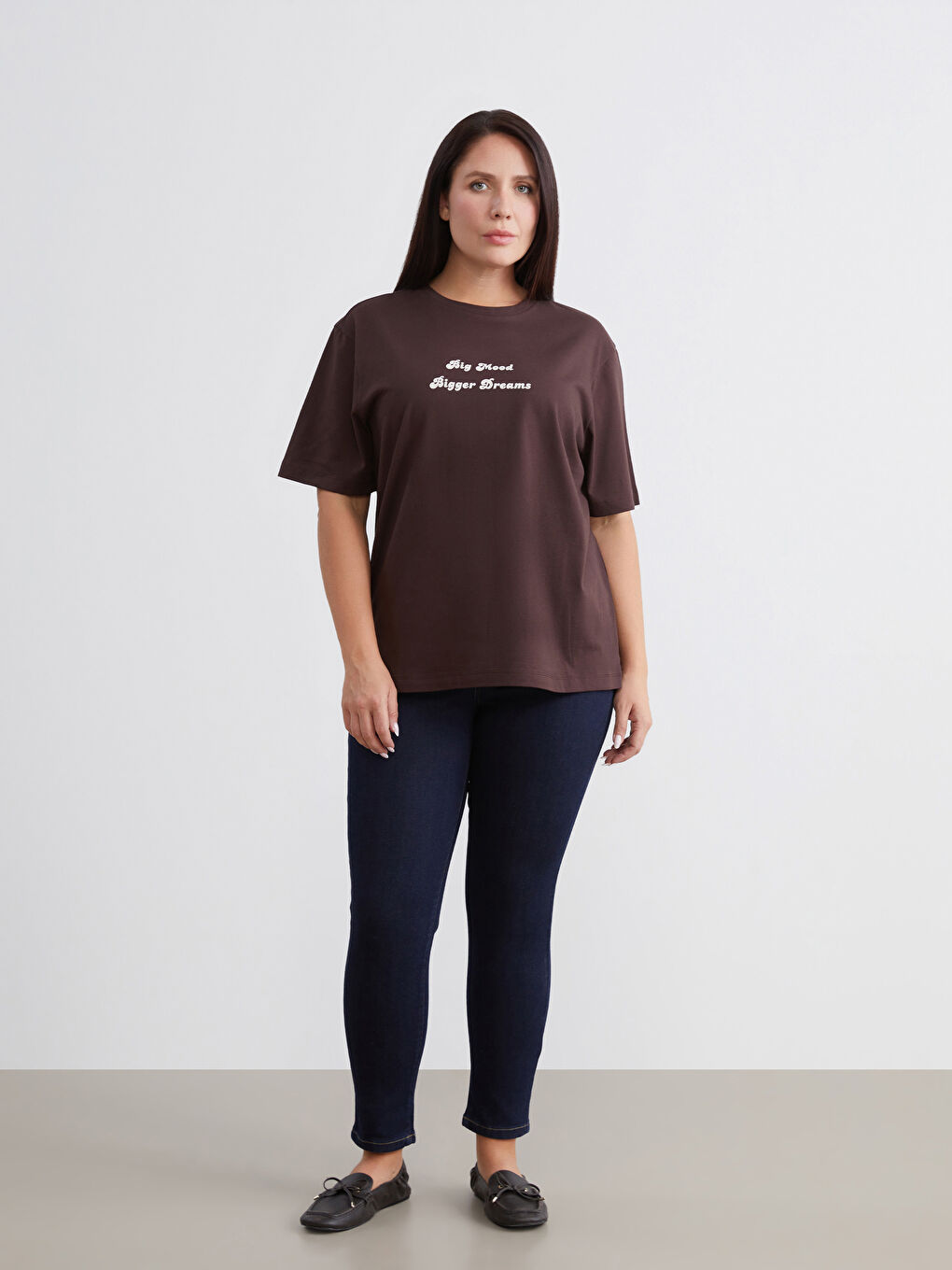 Kahverengi Büyük Beden Bisiklet Yaka Baskılı Kadın Tişört-1