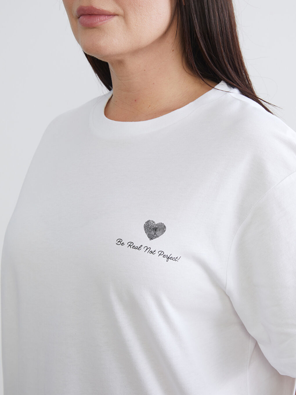 Beyaz Büyük Beden Bisiklet Yaka Baskılı Kadın Tişört-2