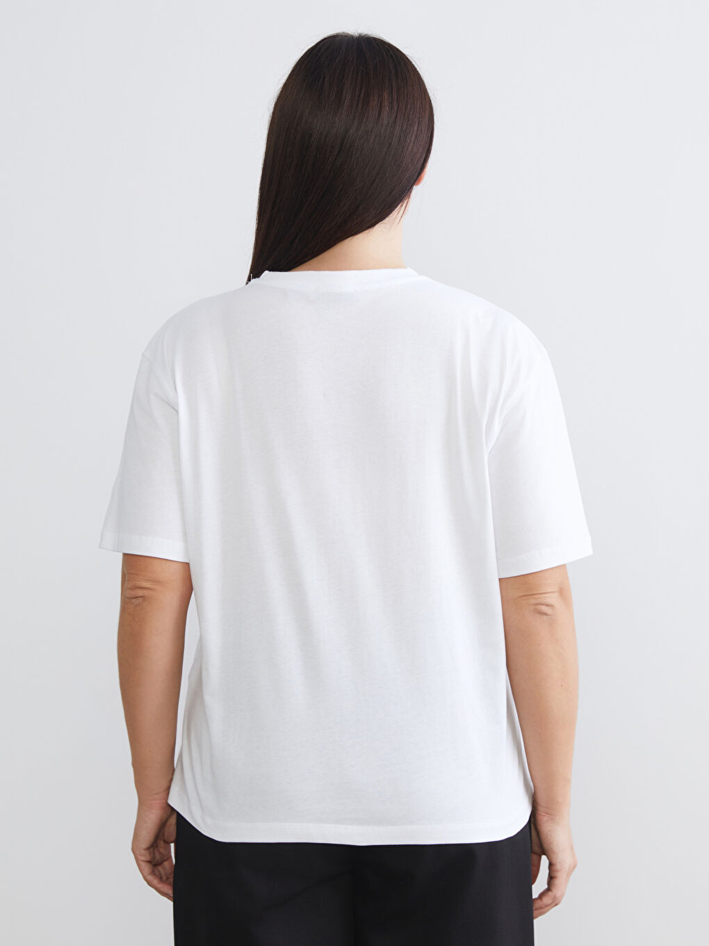 Beyaz Büyük Beden Bisiklet Yaka Baskılı Kadın Tişört-3