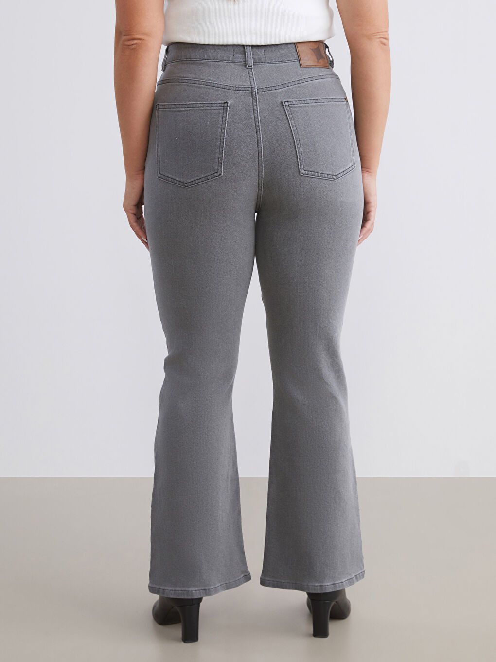 Gri Büyük Beden Flare Kadın Jean Pantolon-4