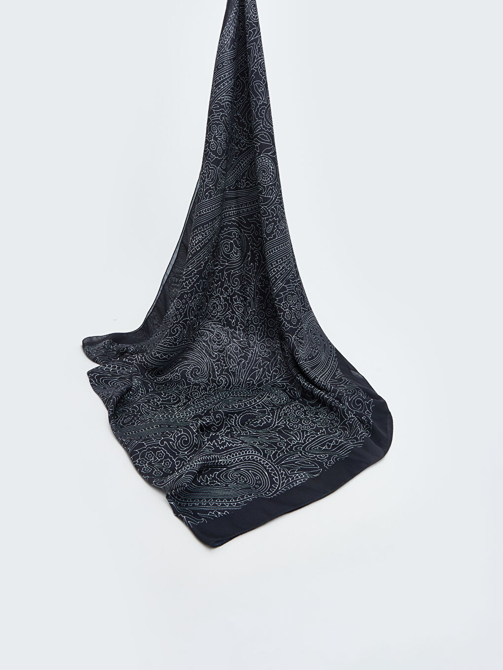 Siyah Desenli Kadın Şal