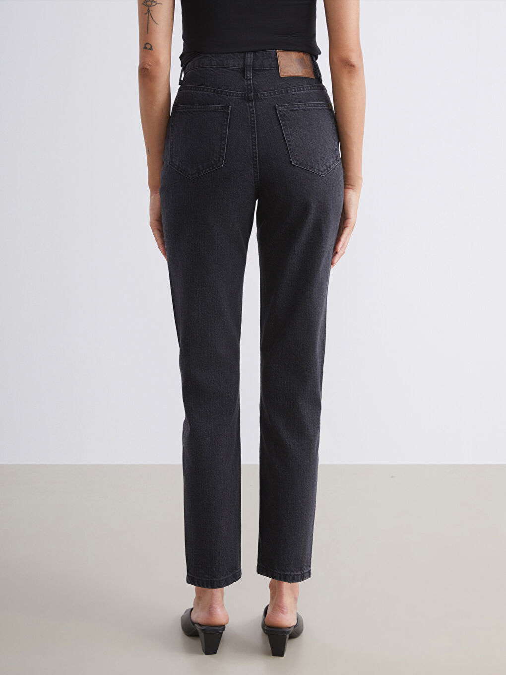 Siyah Slim Mom Kadın Jean Pantolon-4