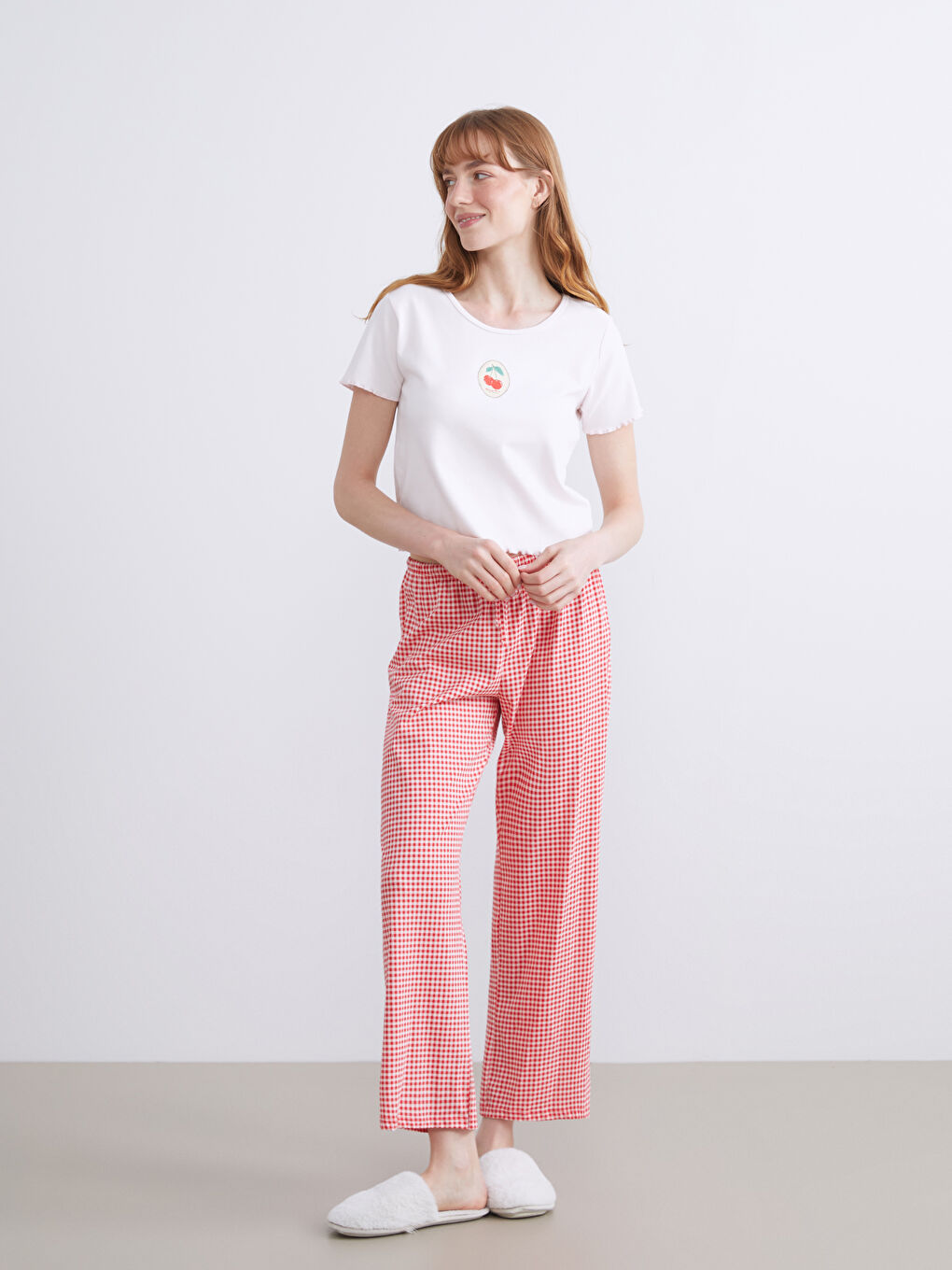 Kırmızı Bisiklet Yaka Kiraz Baskılı Kadın Pijama Takımı