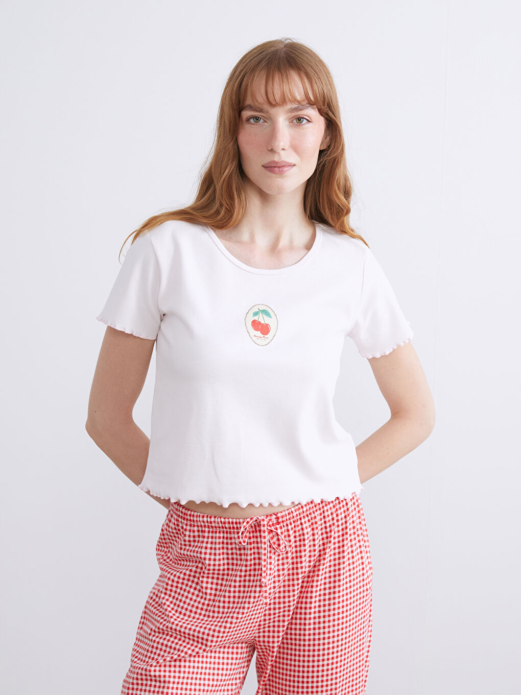 Kırmızı Bisiklet Yaka Kiraz Baskılı Kadın Pijama Takımı-1