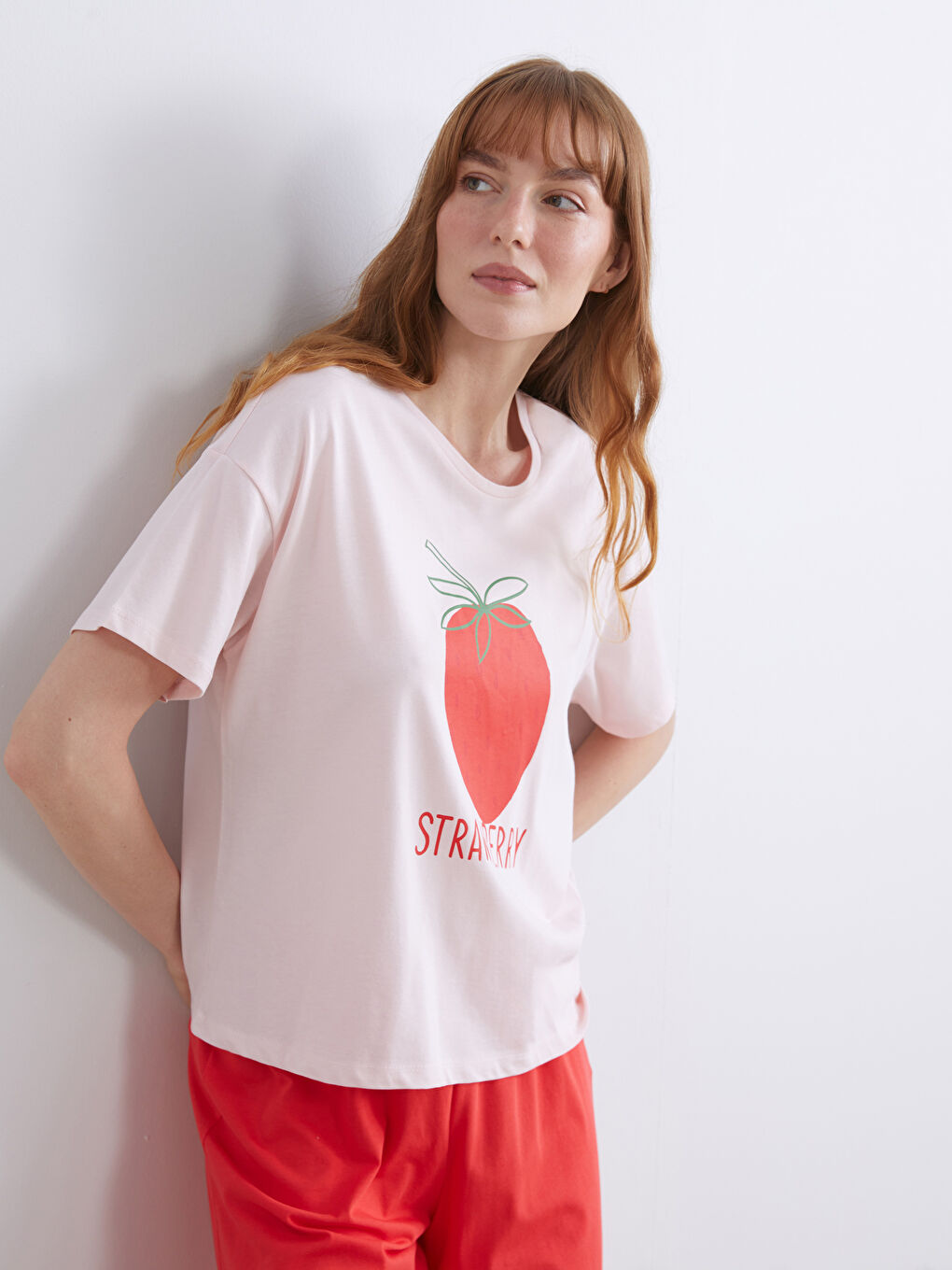 Kırmızı Çilek Baskılı Kadın Kaprili Pijama Takımı