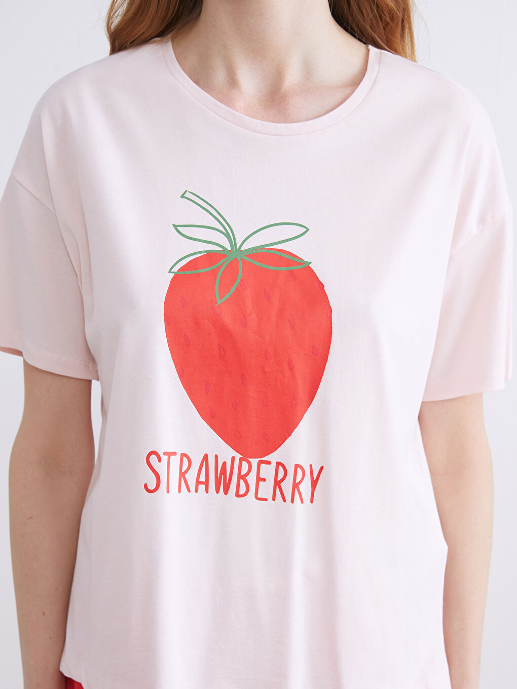 Kırmızı Çilek Baskılı Kadın Kaprili Pijama Takımı-2