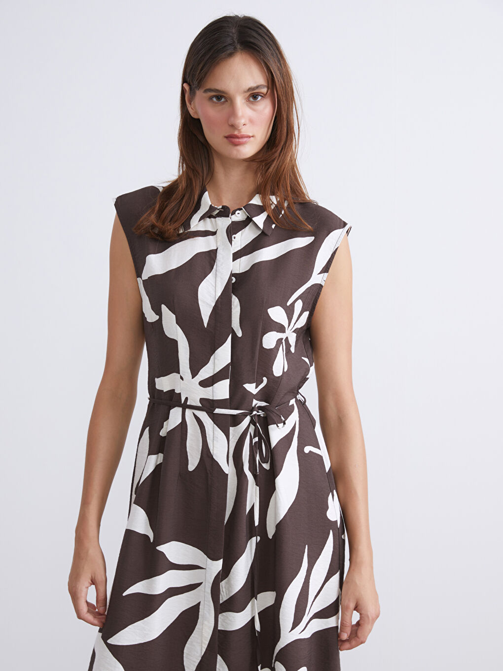 Kahverengi Çiçekli Kuşaklı Gömlek Elbise-1