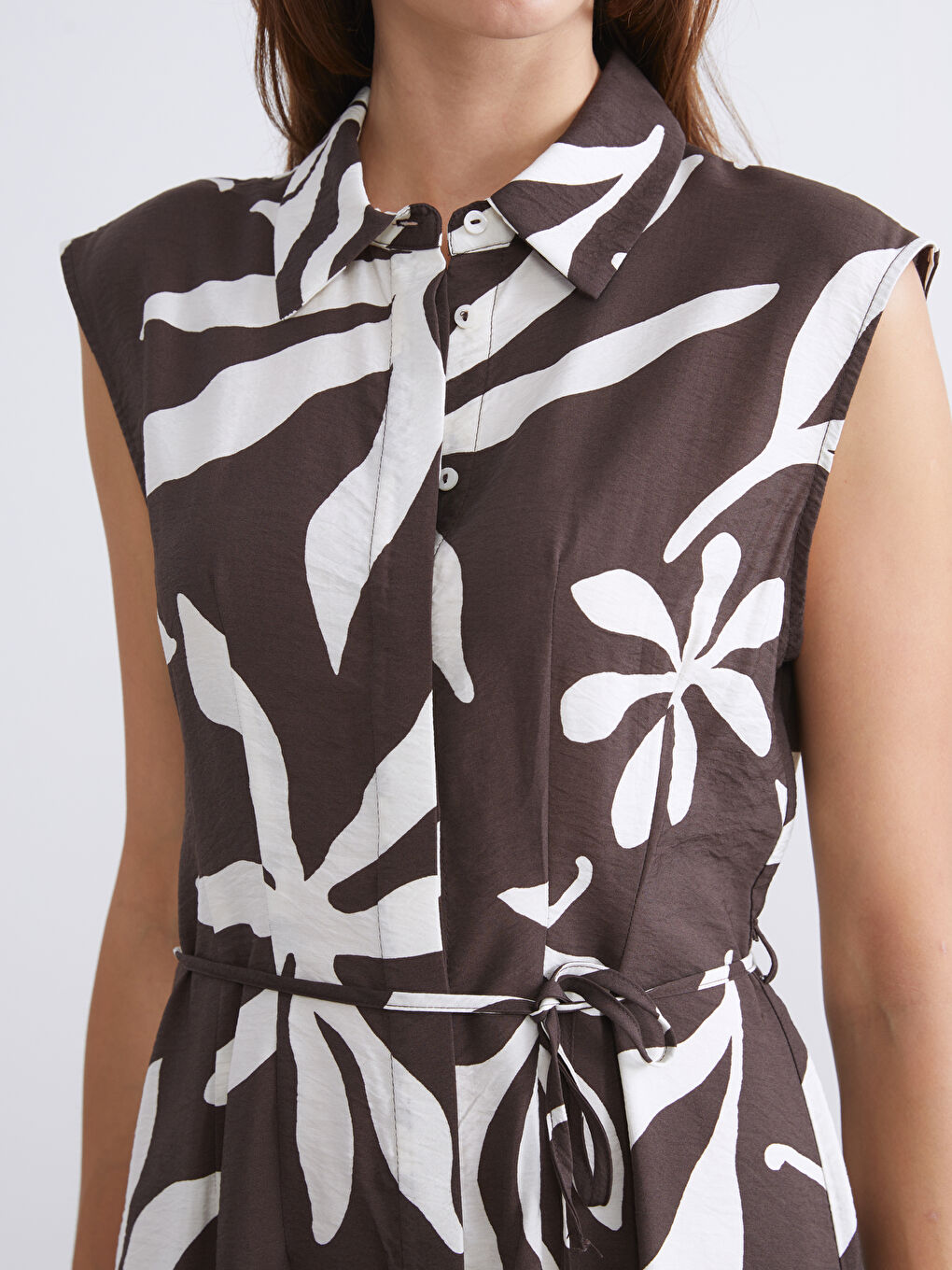 Kahverengi Çiçekli Kuşaklı Gömlek Elbise-2