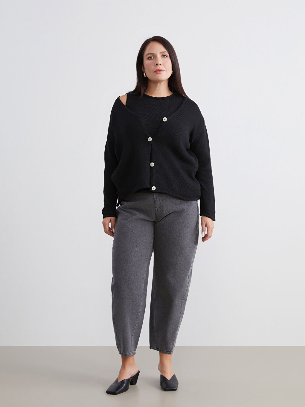 Siyah Büyük Beden V Yaka Kadın Triko Hırka-1