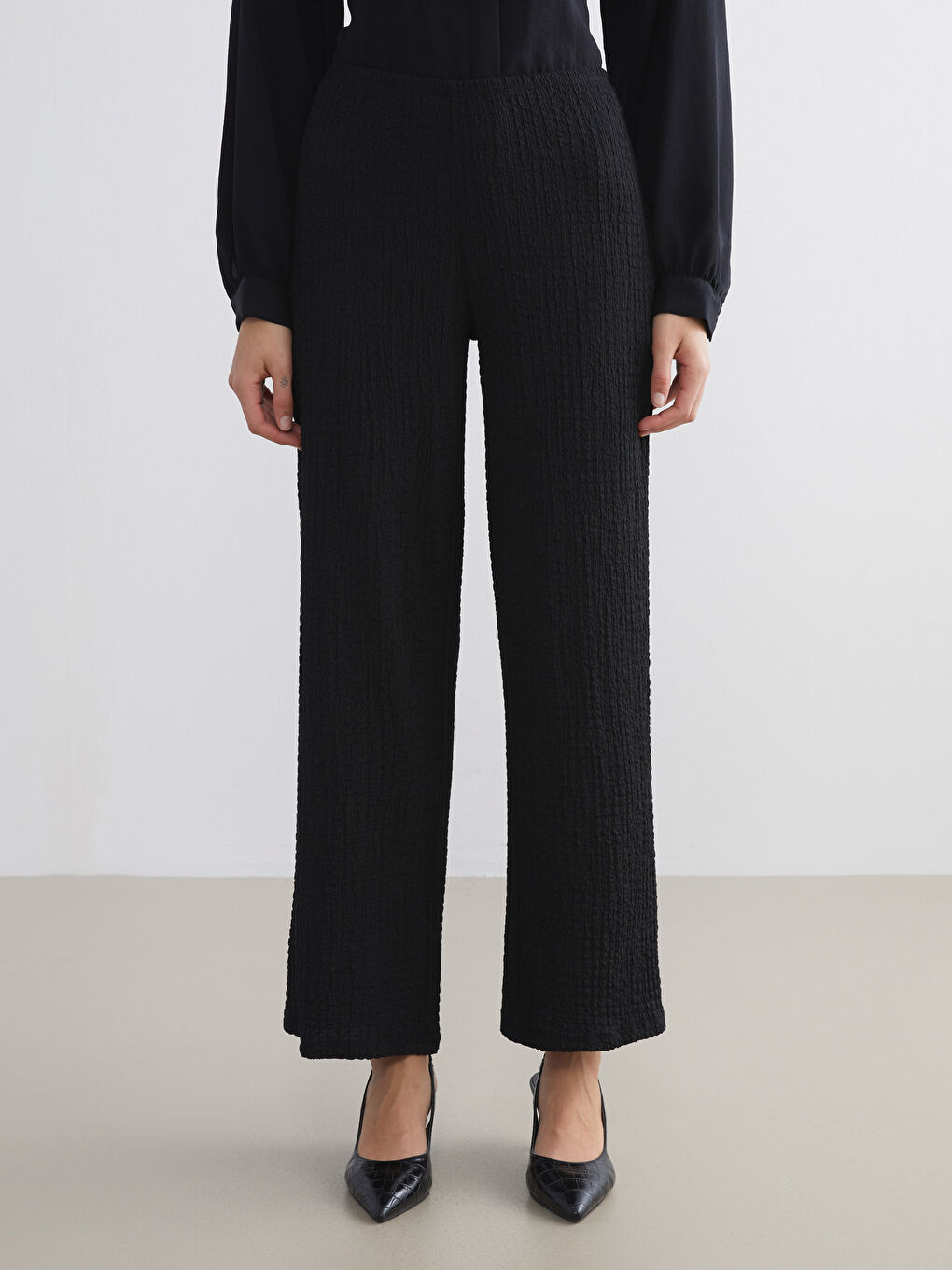 Siyah Beli Lastikli Dokulu Geniş Paça Kadın Pantolon-1