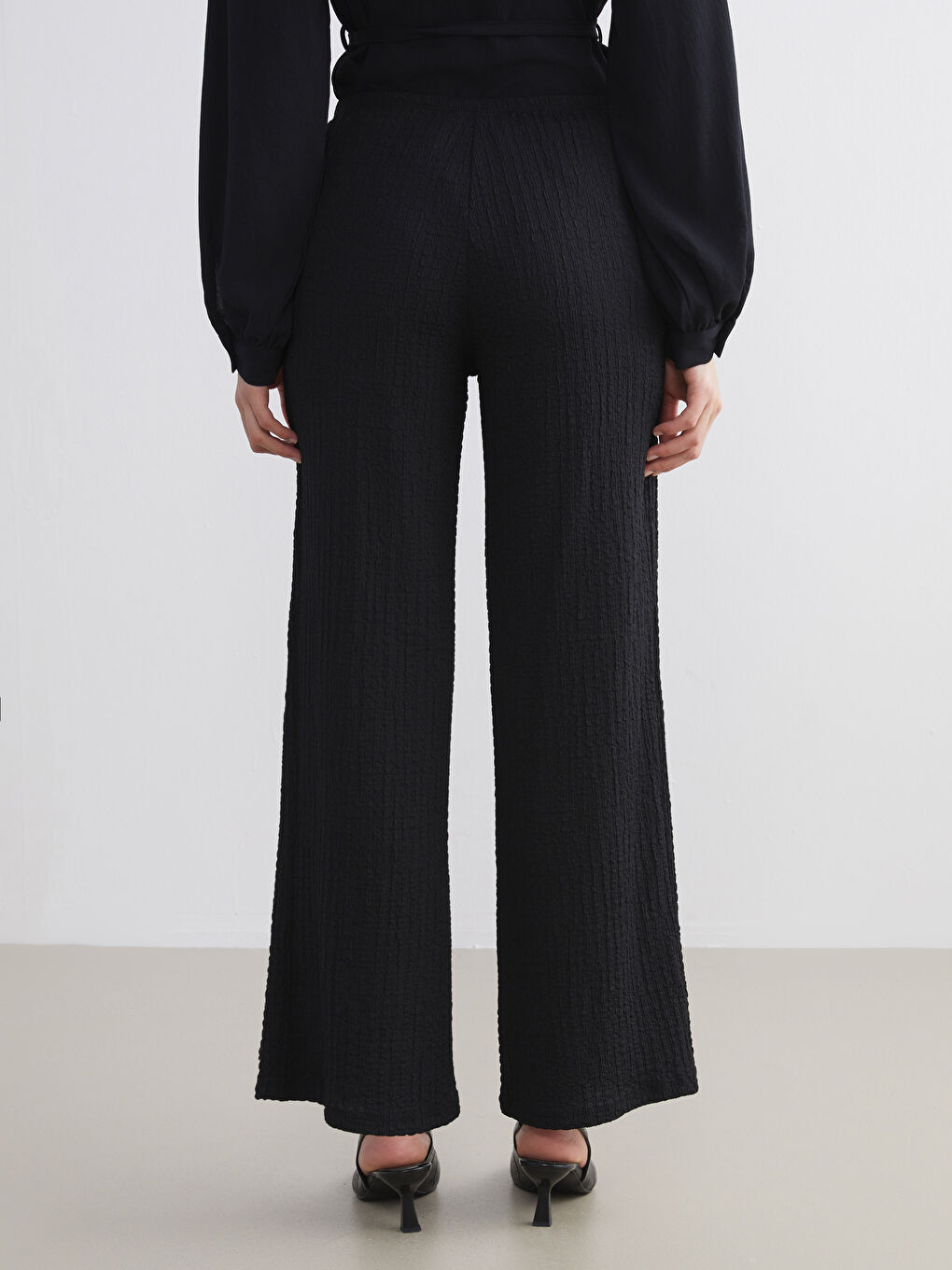 Siyah Beli Lastikli Dokulu Geniş Paça Kadın Pantolon-3