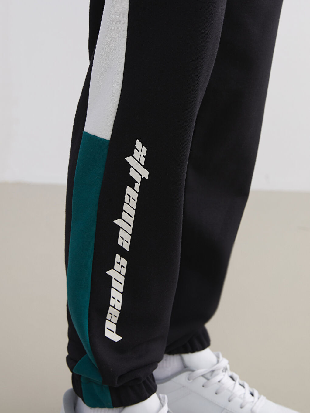 Standard Fit Men's Jogger Sweatpants-2
