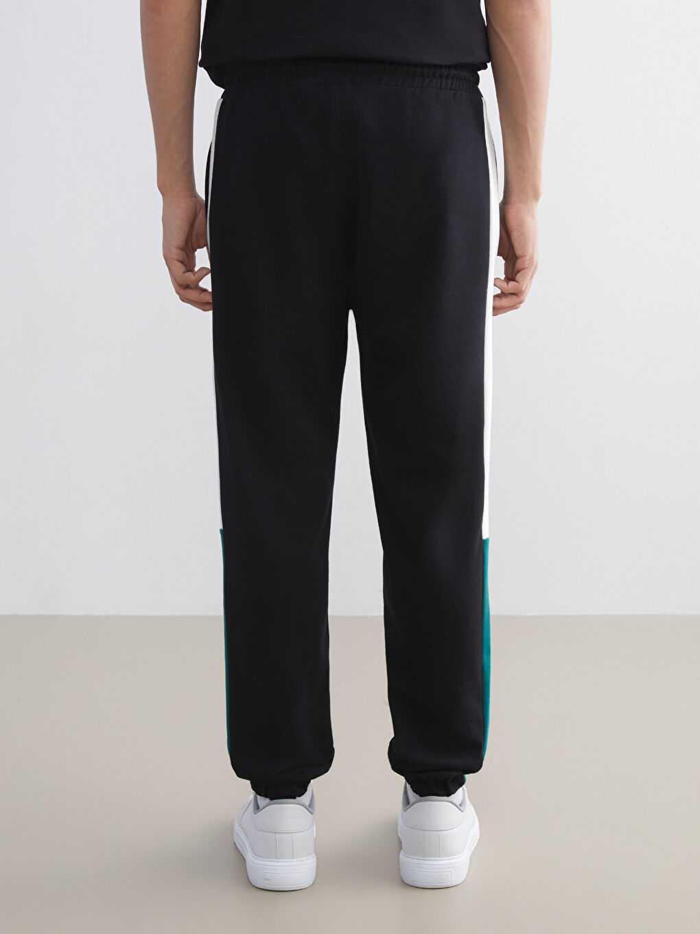 Standard Fit Men's Jogger Sweatpants-3