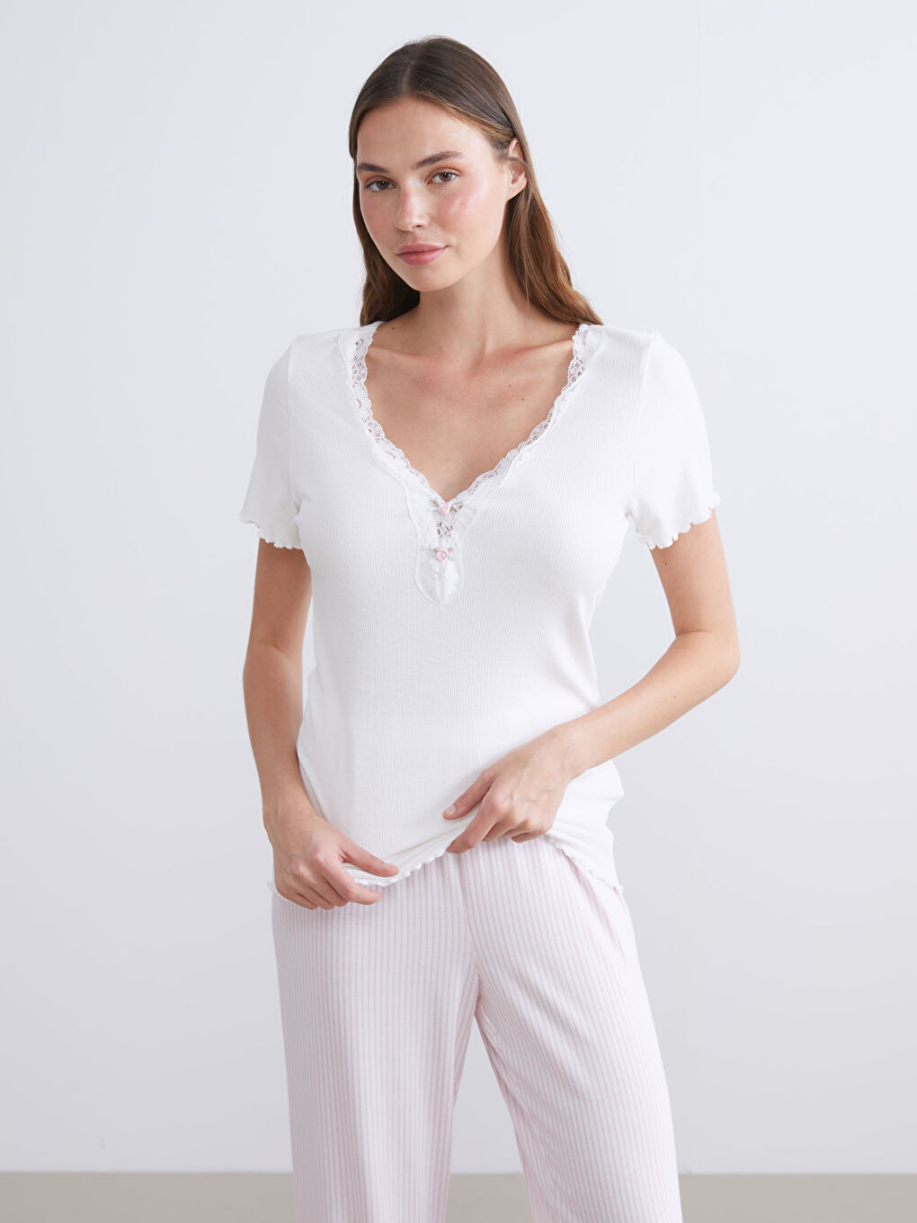 Pembe V Yaka Çizgili Kadın Pijama Takımı-1