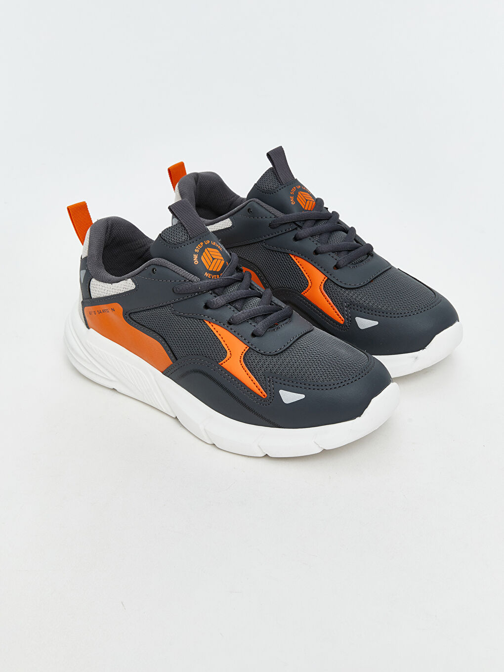 Gri Bağcıklı Erkek Çocuk Spor Ayakkabı