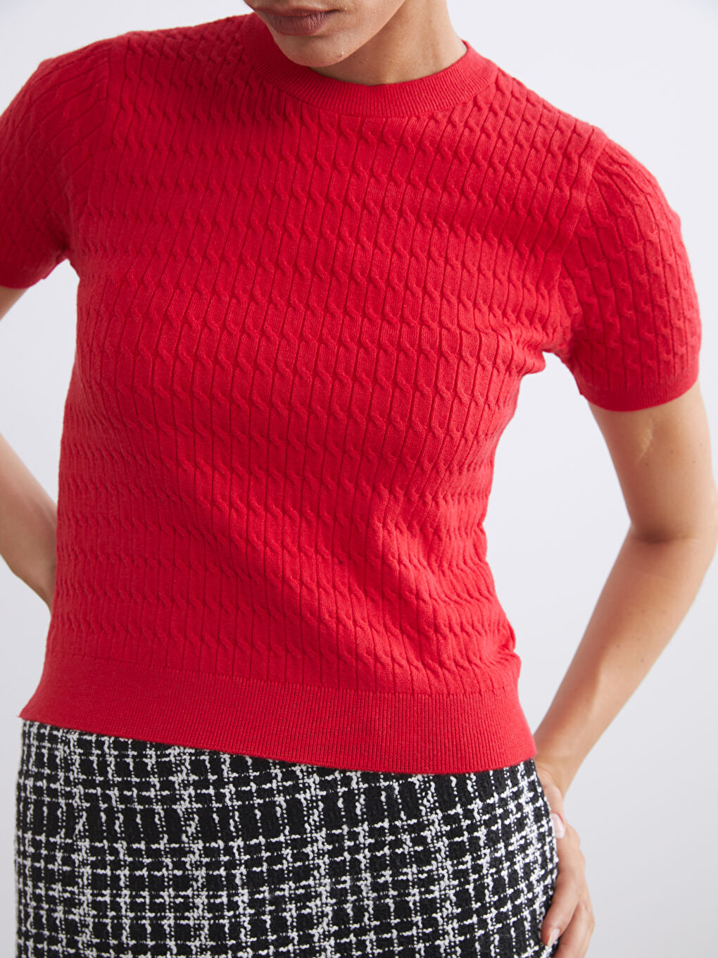 Kırmızı Bisiklet Yaka Kendinden Desenli Kadın Triko Kazak-2