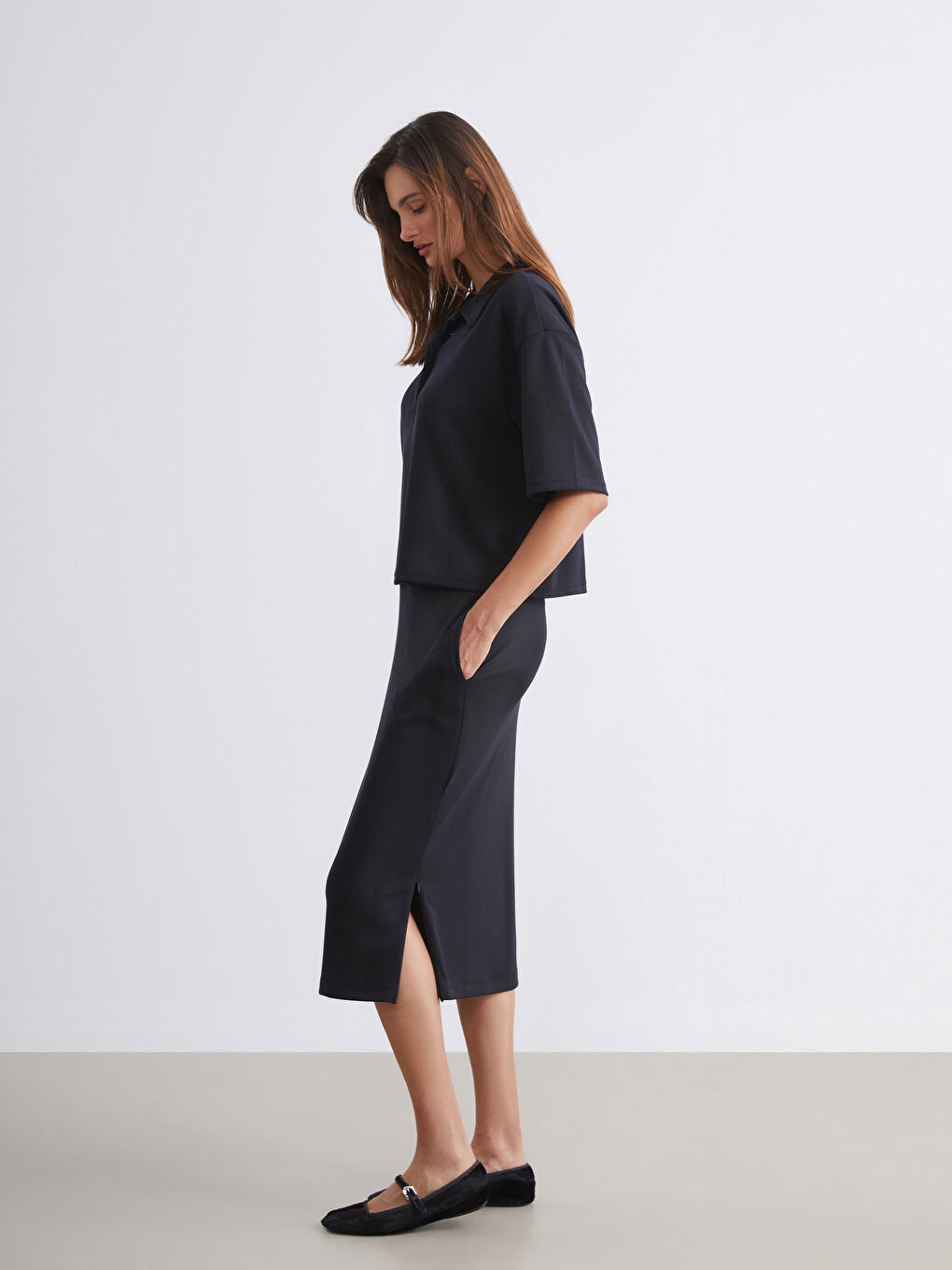 Siyah Beli Lastikli Yırtmaçlı Etek