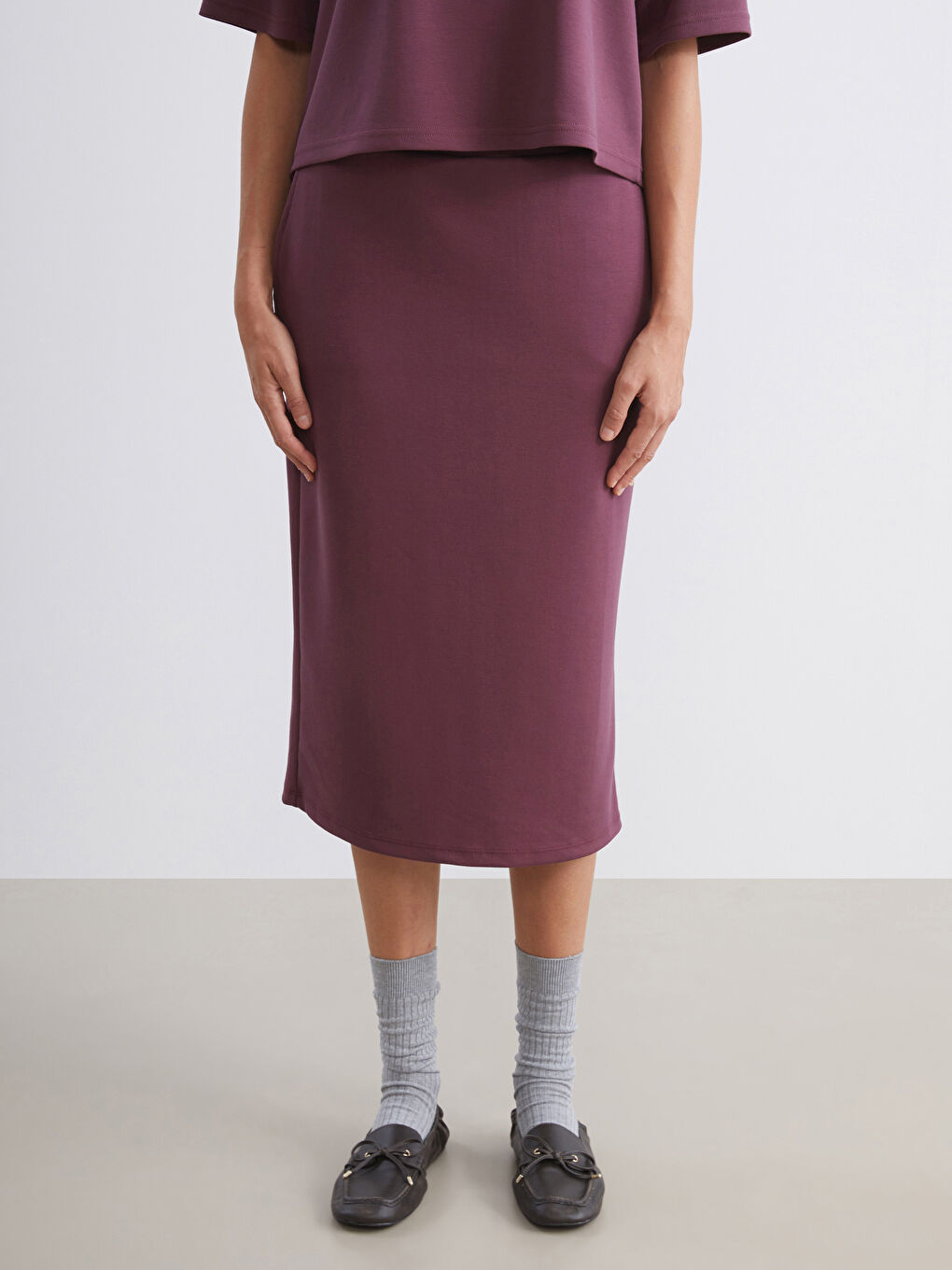 Bordo Beli Lastikli Yırtmaçlı Etek-1