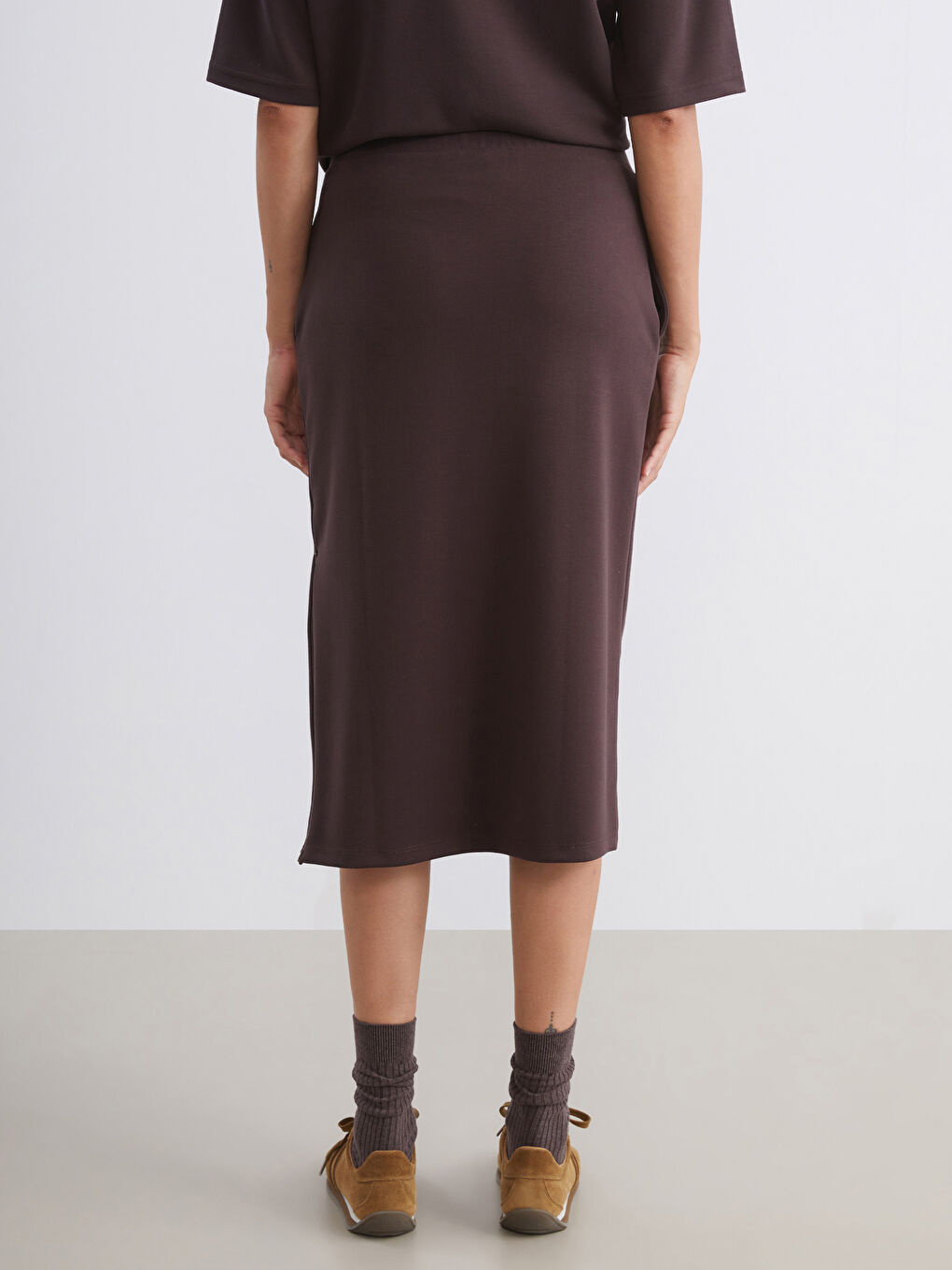 Kahverengi Beli Lastikli Yırtmaçlı Etek-3