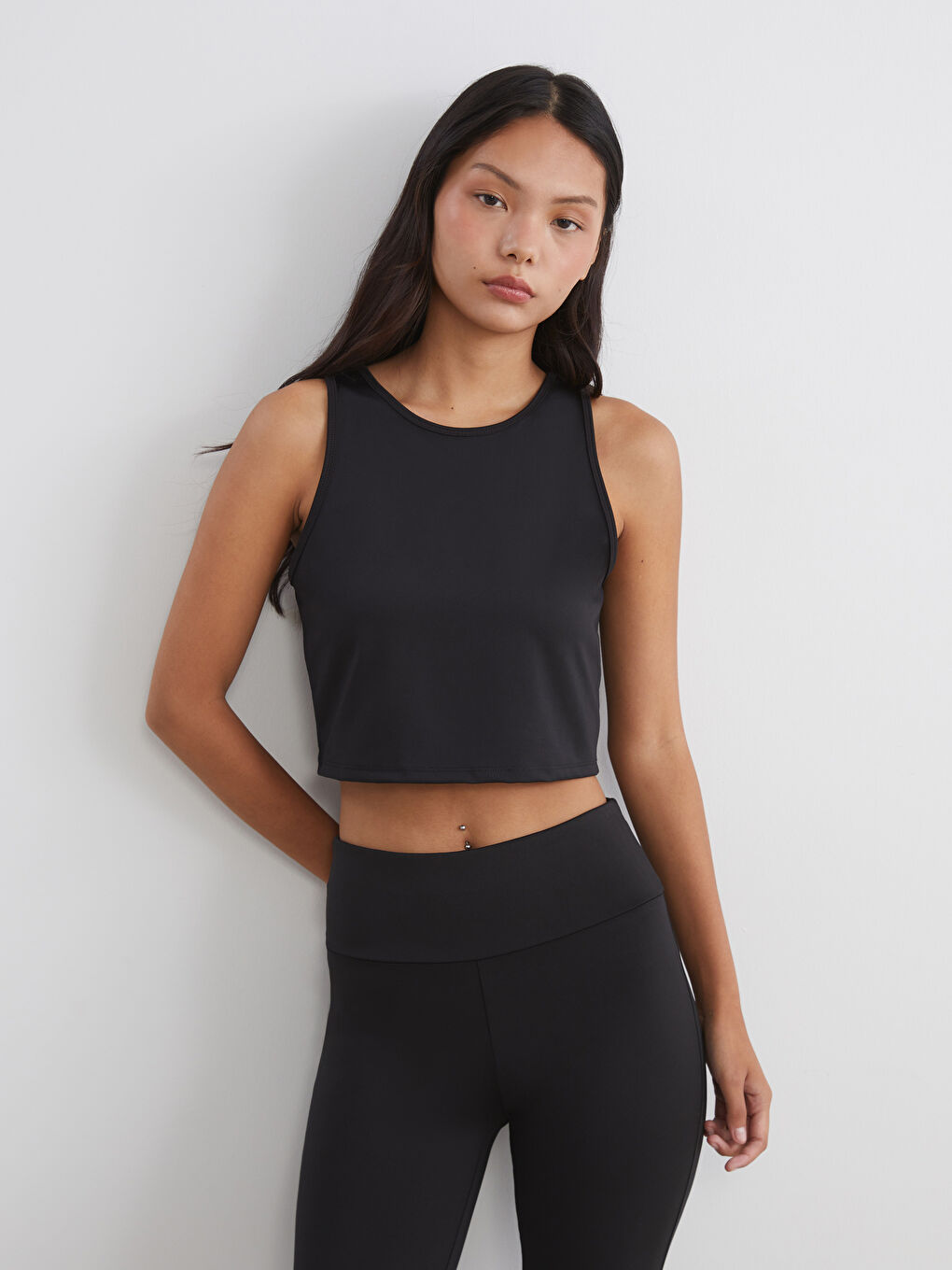 Siyah Bisiklet Yaka Kadın Sporcu Atleti