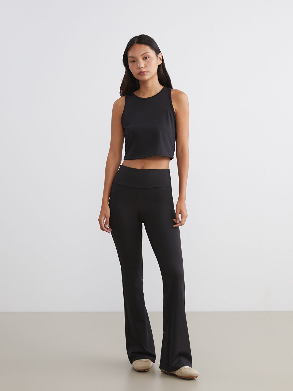 Siyah Bisiklet Yaka Kadın Sporcu Atleti-1