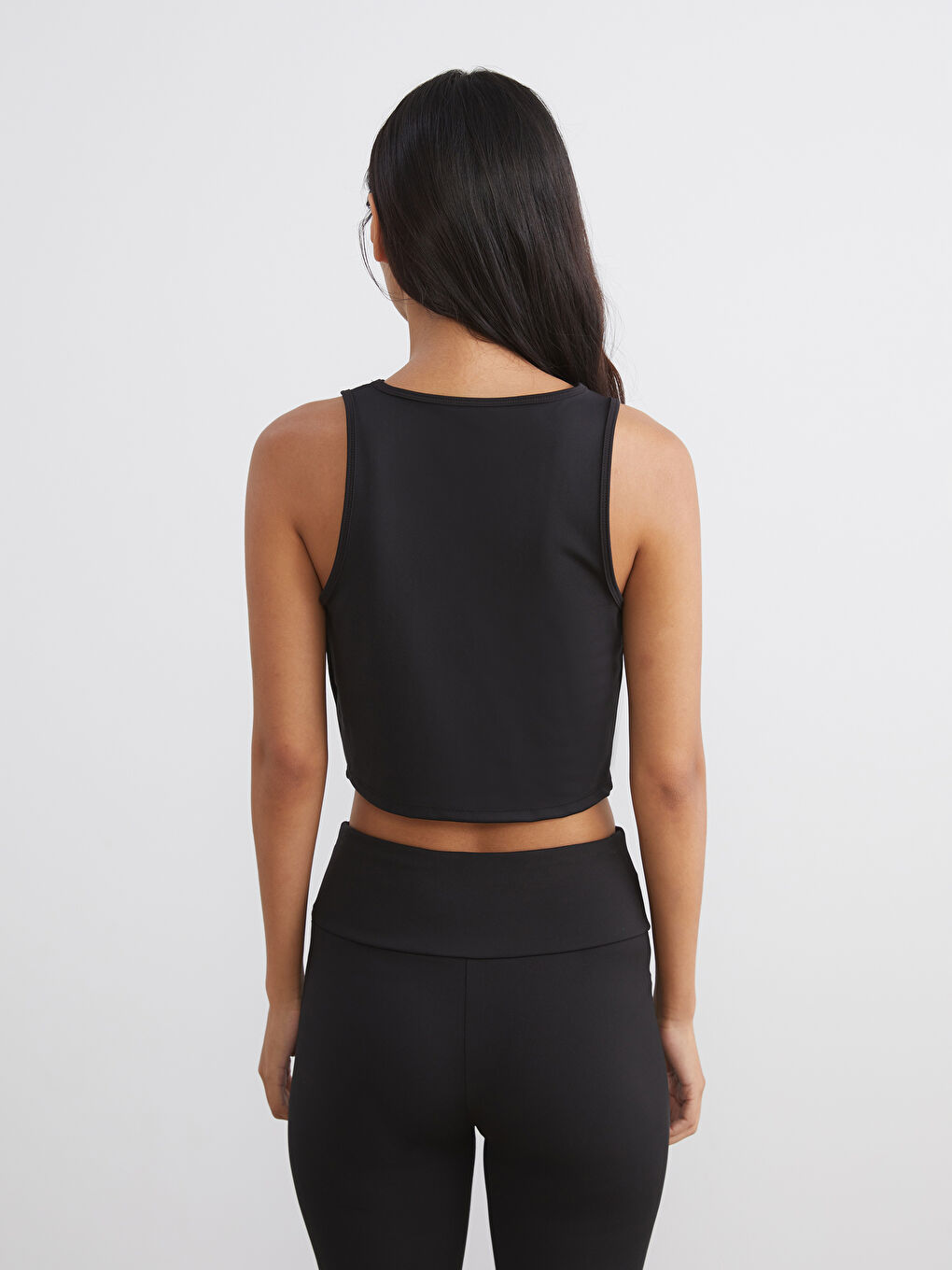 Siyah Bisiklet Yaka Kadın Sporcu Atleti-3