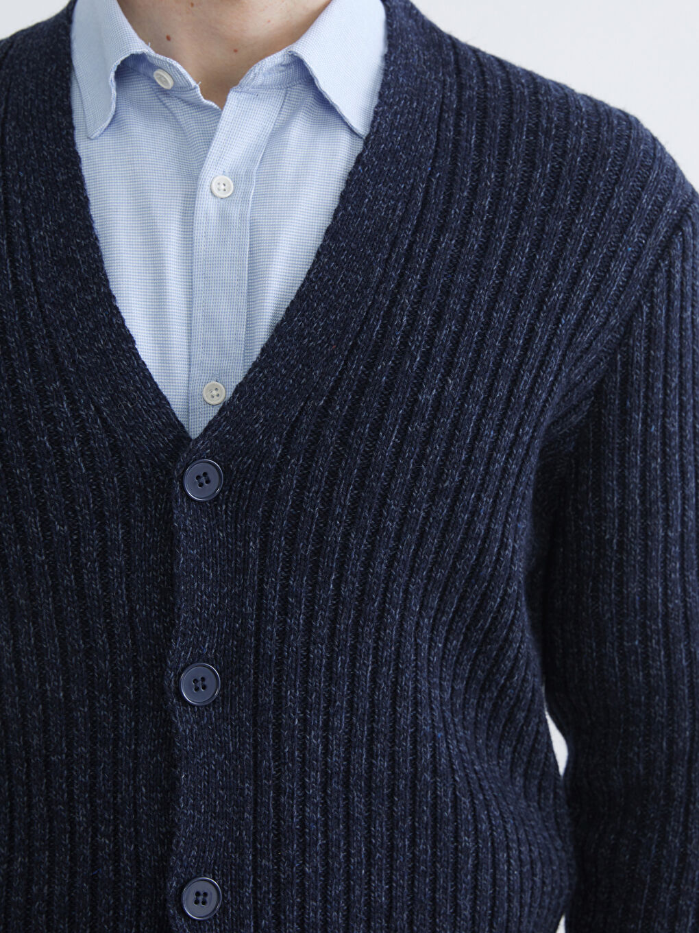 Кардиган из трикотажа с V-образным вырезом стандартного кроя для мужчин-2