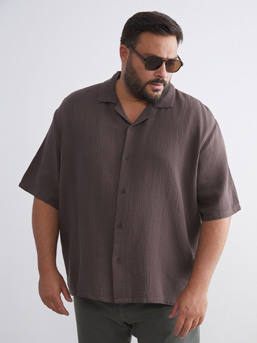 Kahverengi Büyük Beden Resort Yaka Kısa Kollu Müslin Erkek Gömlek